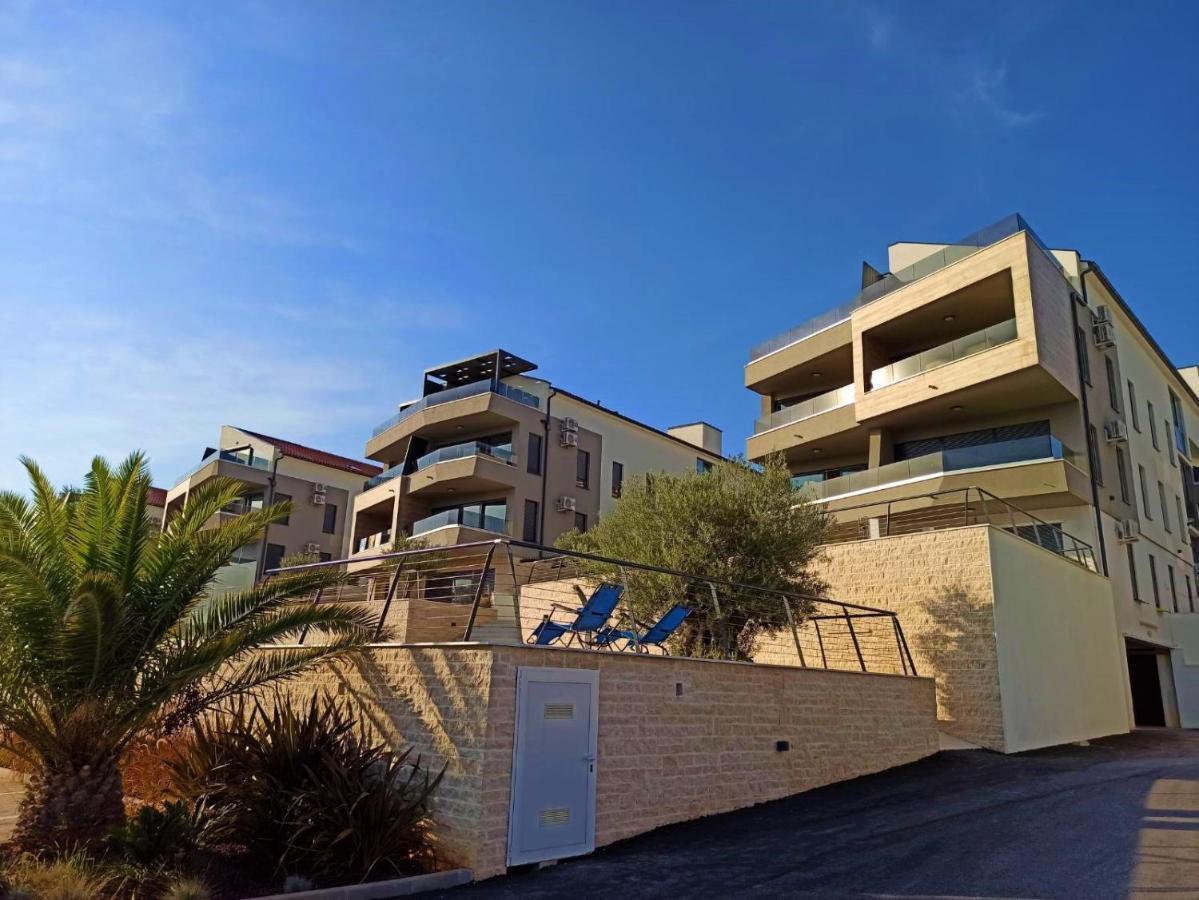 Luton Apartment Banjole Exterior photo